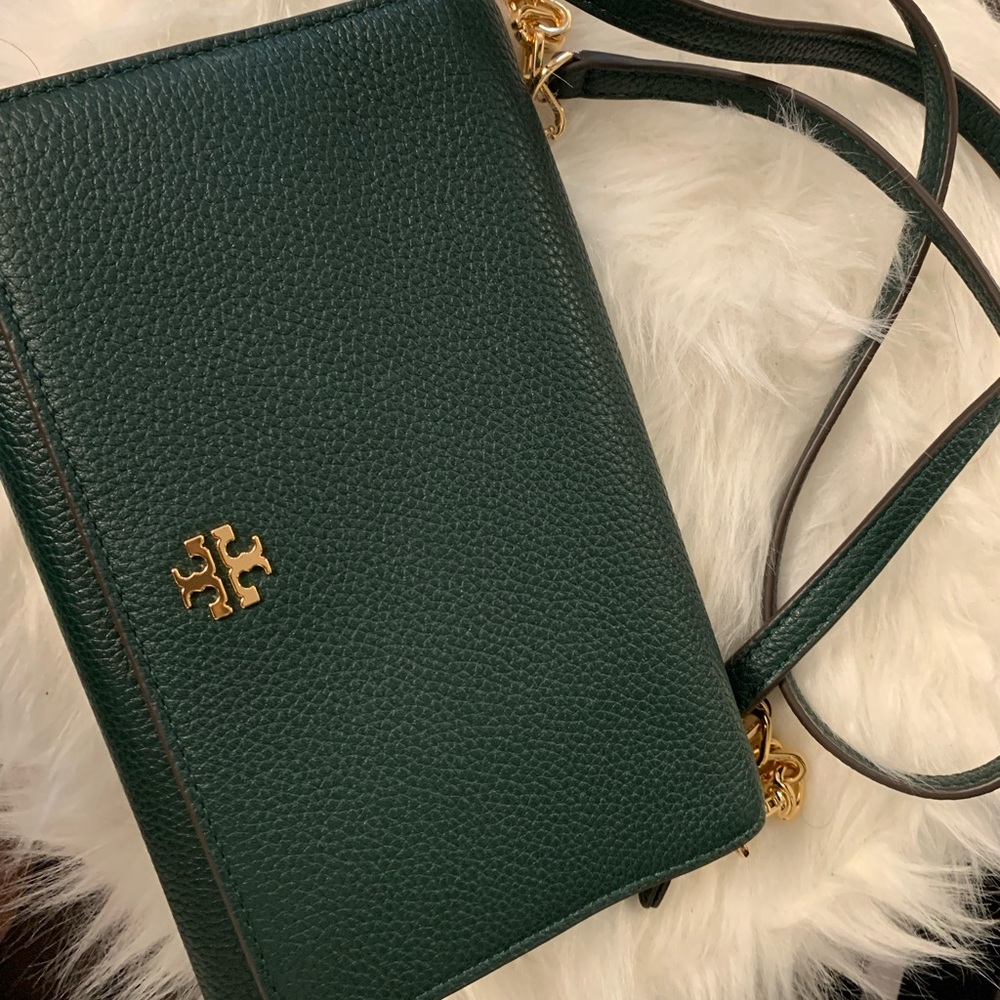 Carter chain wallet cross body